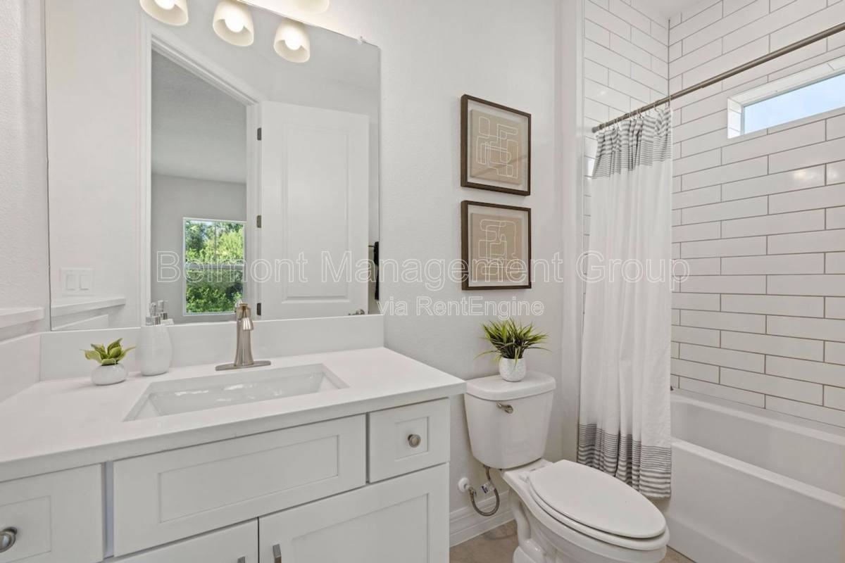 1301 Preston St - Photo 7 of 10