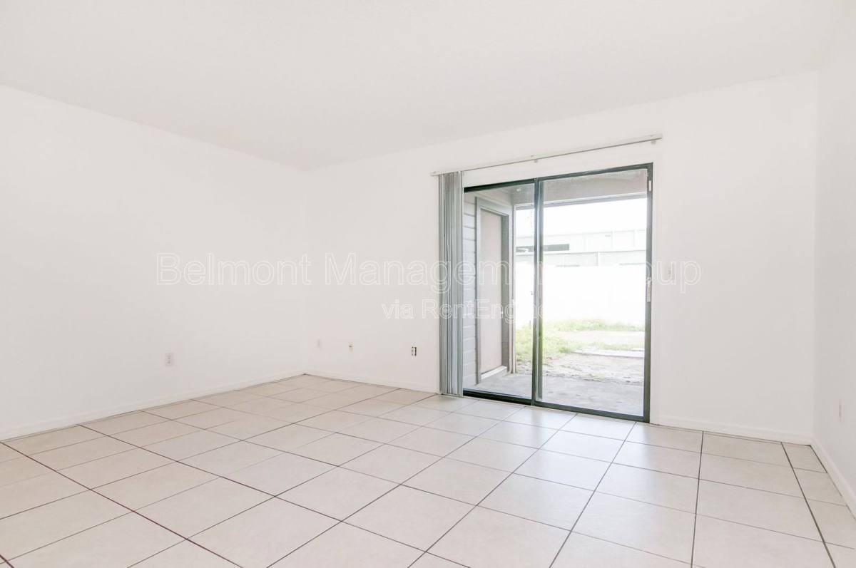 5537 Decatur St - Photo 4 of 10