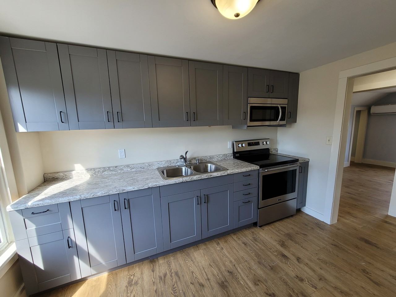 319 W 17th St - Photo 4 of 8