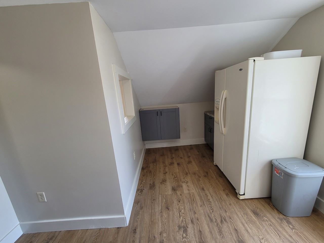 319 W 17th St - Photo 5 of 8