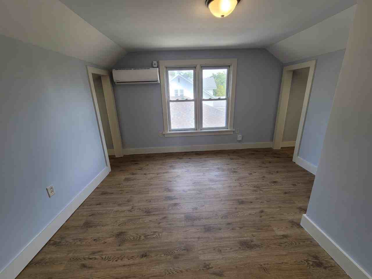 319 W 17th St - Photo 7 of 8