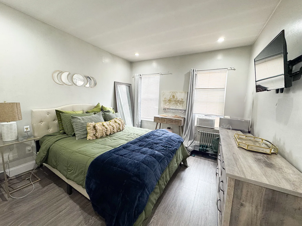 2221 23Rd St - Photo 2 of 3