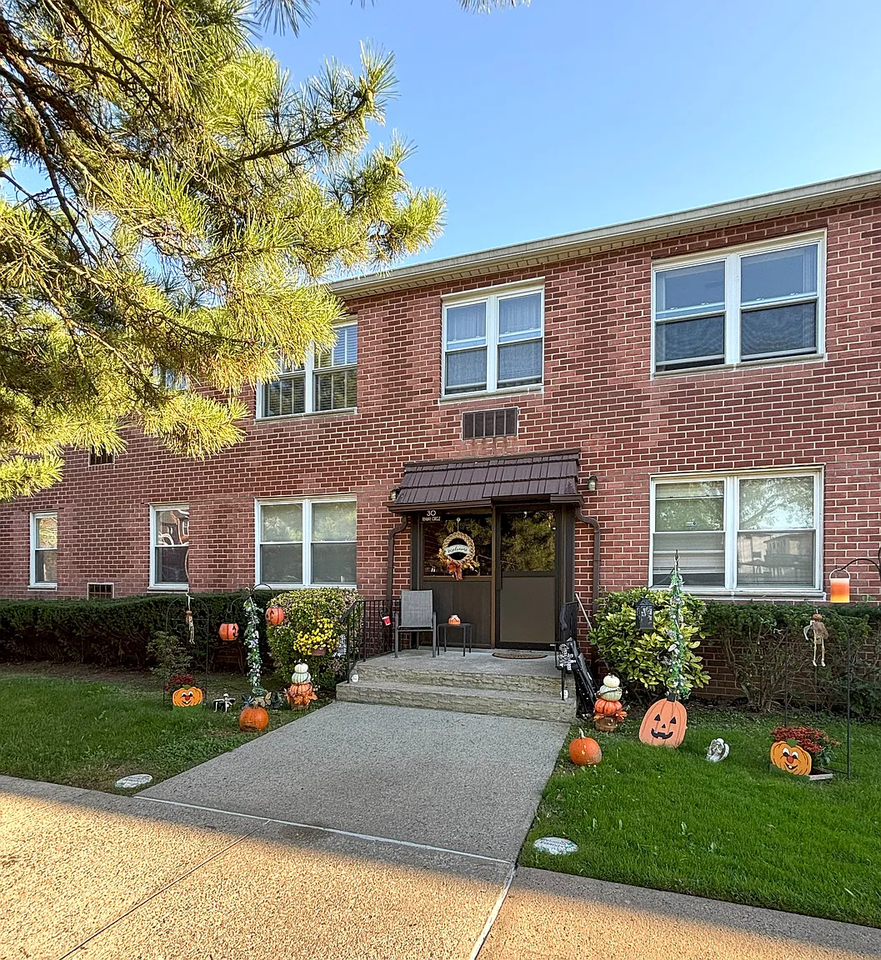 30 Fenway Cir - Photo 3 of 9