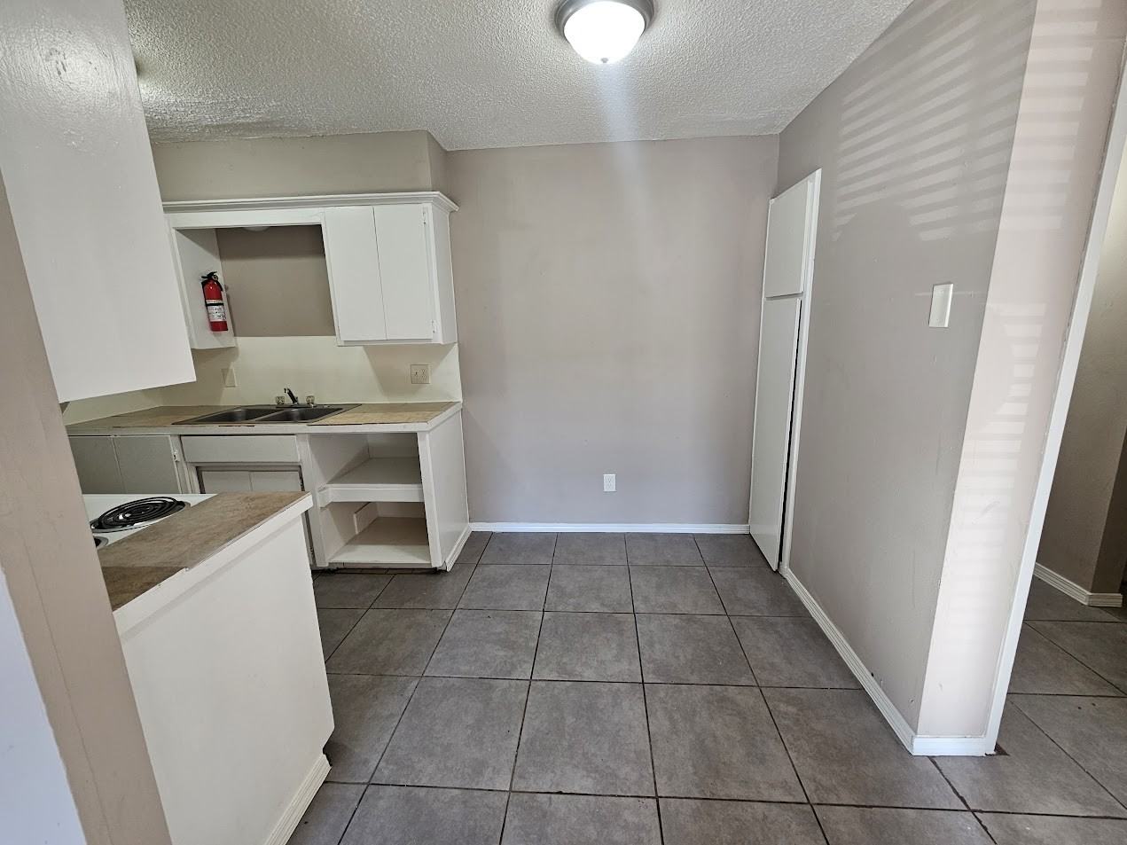 2116 Sw 51St St - Photo 3 of 10