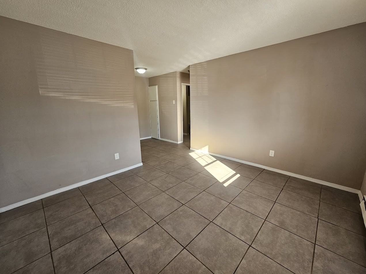 2116 Sw 51St St - Photo 4 of 10