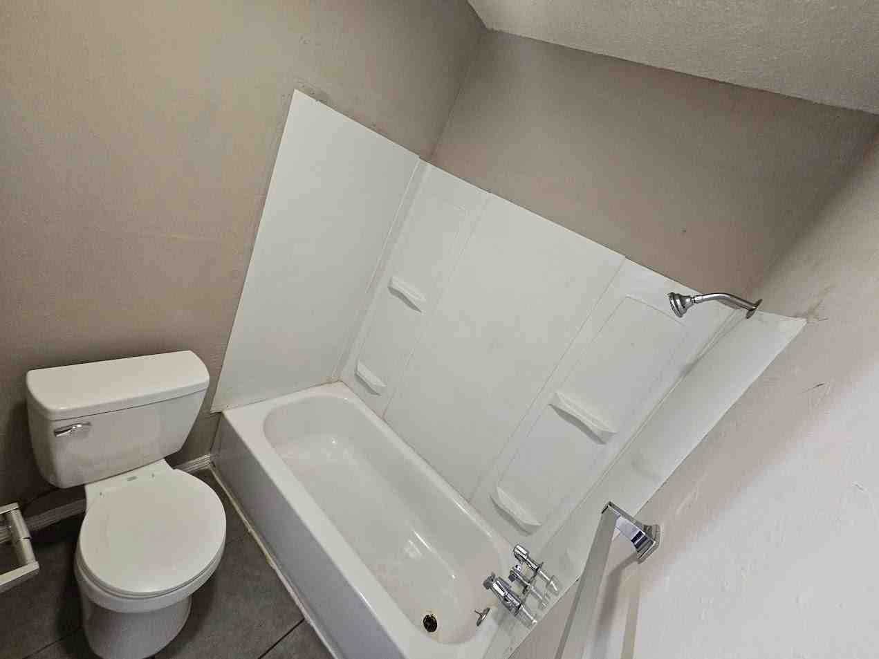 2116 Sw 51St St - Photo 7 of 10