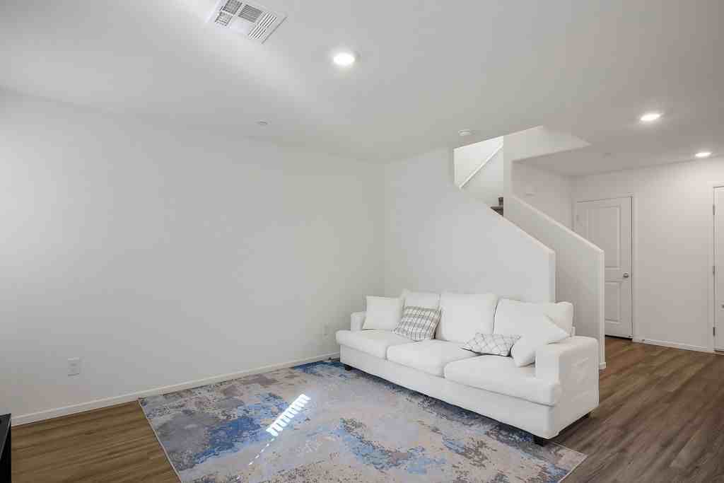 9911 Dandelion Hills St - Photo 3 of 6