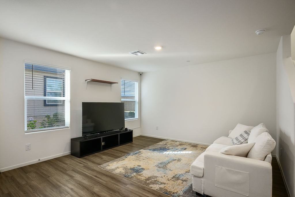 9911 Dandelion Hills St - Photo 4 of 6