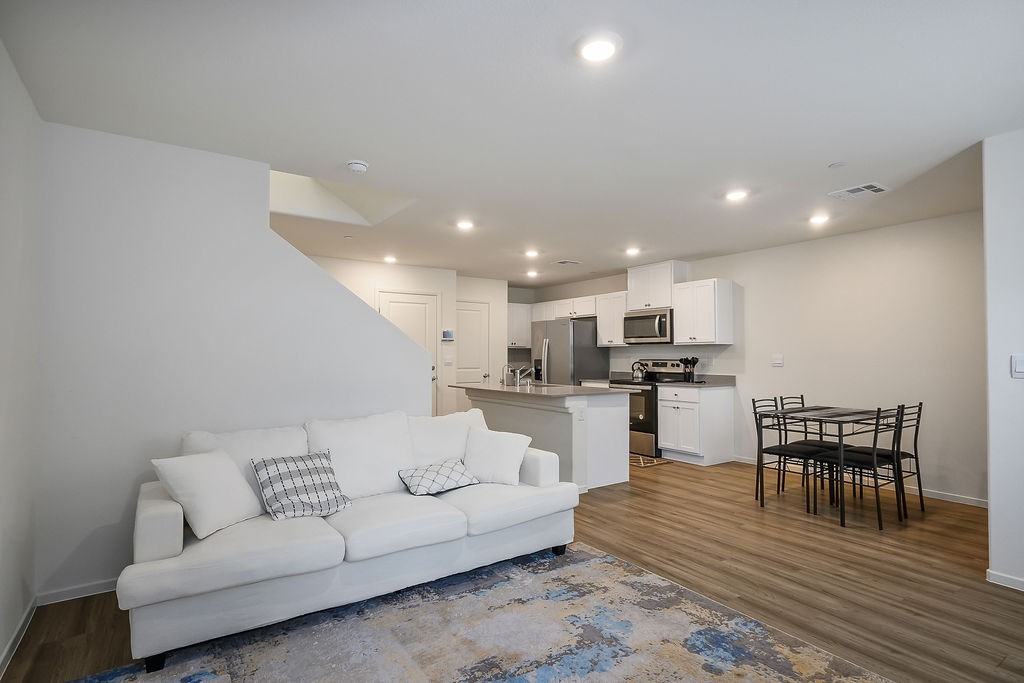 9911 Dandelion Hills St - Photo 5 of 6