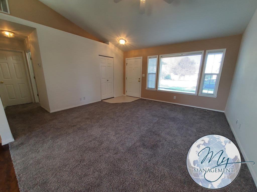 2544 Alderwood Avenue - Photo 6 of 31