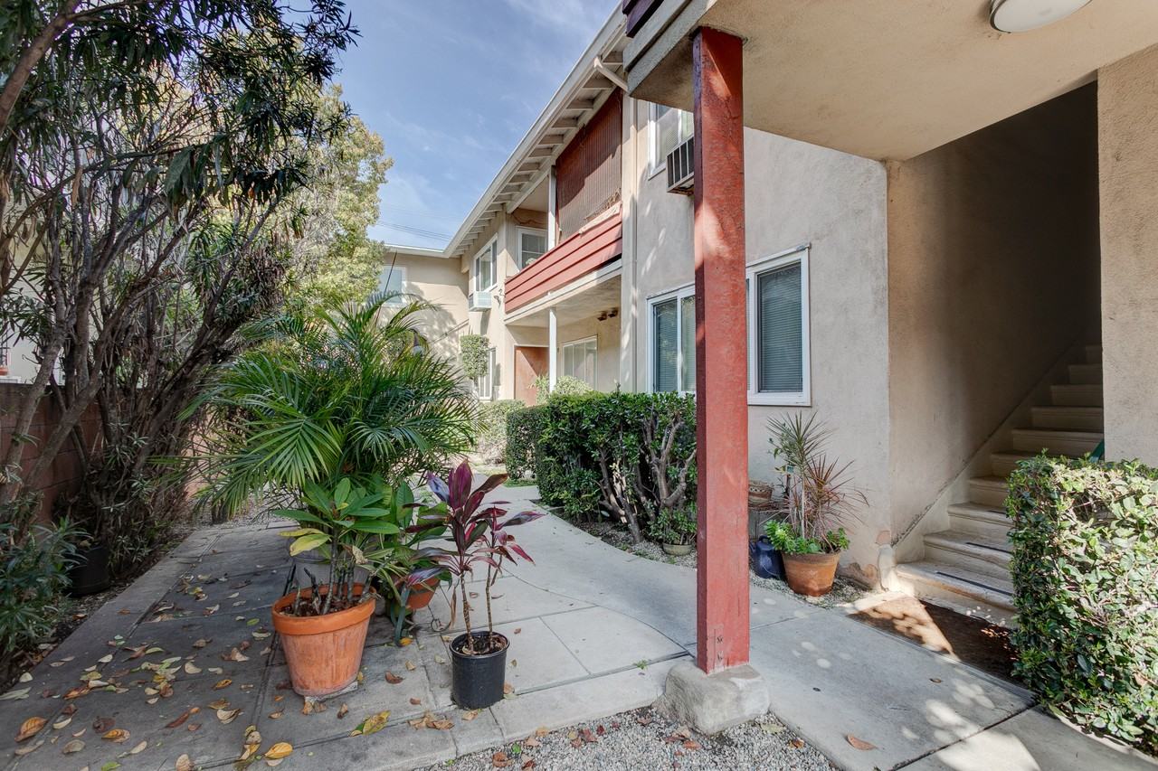 831 S Gramercy Pl - Photo 7 of 14