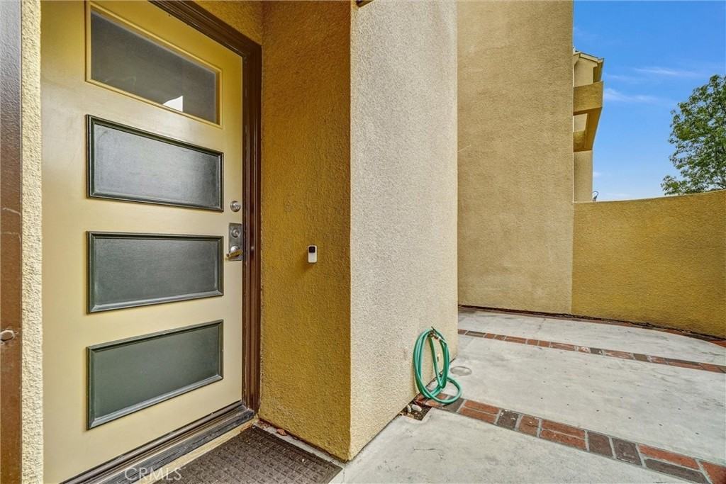 25712 Le Parc - Photo 2 of 7