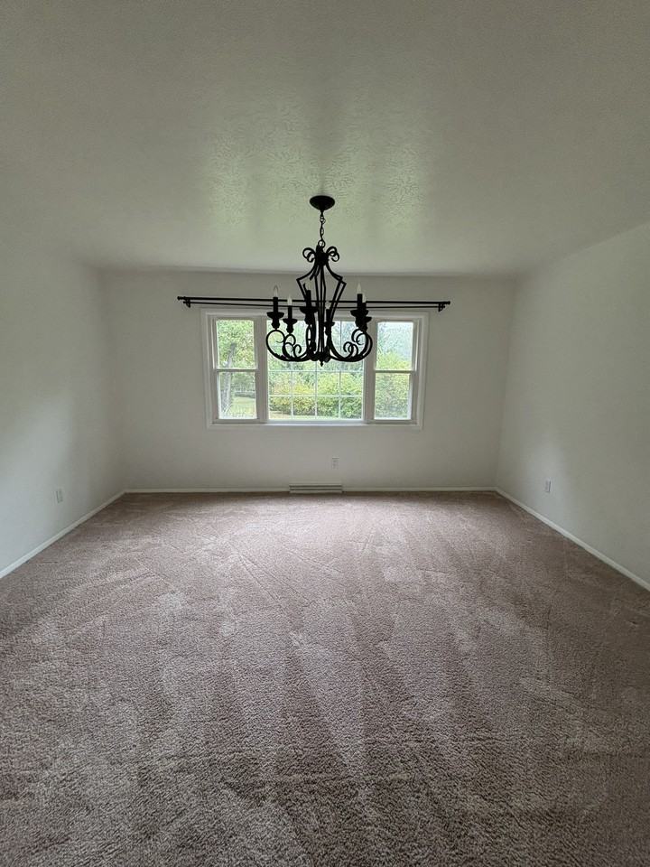 9237 White Oaks Cir - Photo 2 of 28