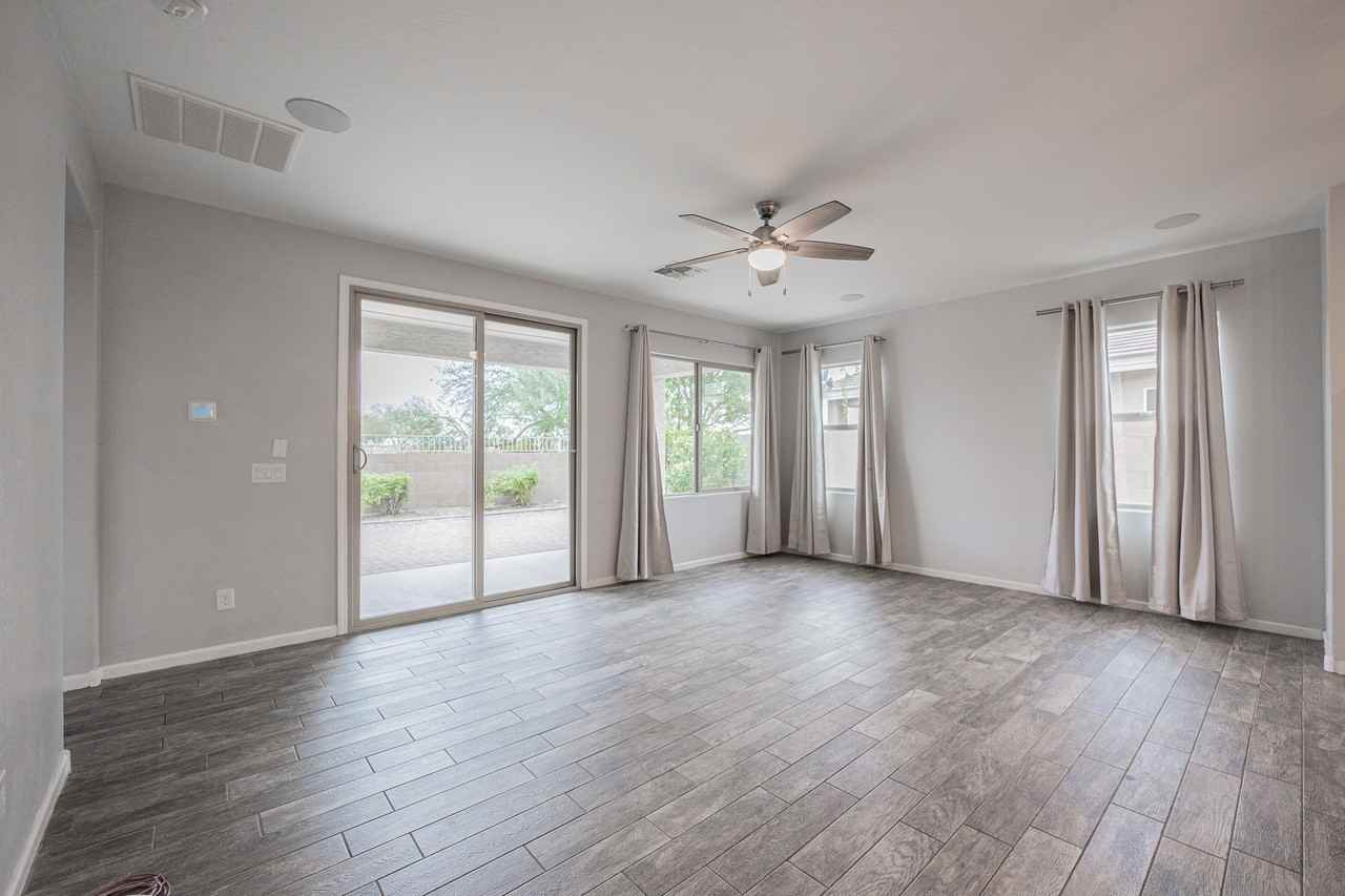 26107 North 121st Avenue - Photo 5 of 31