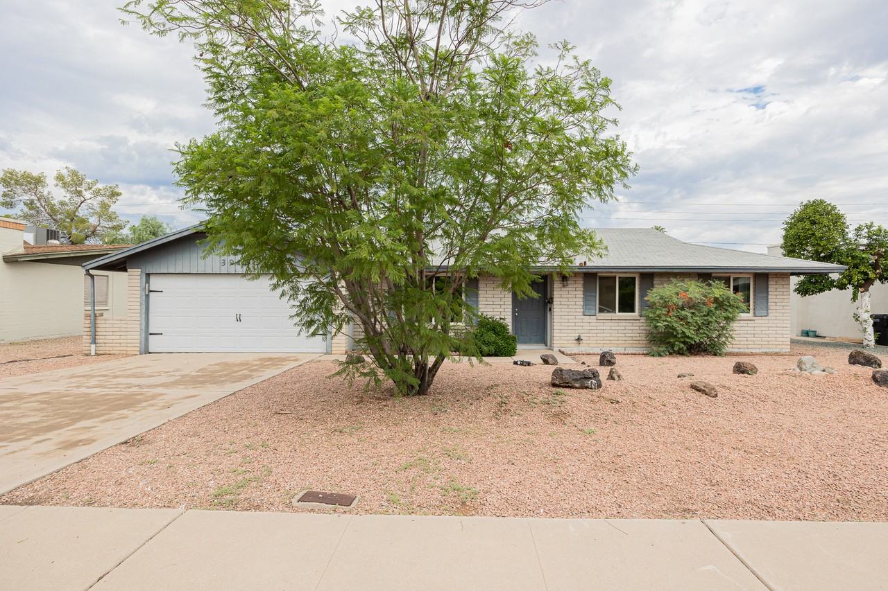 3912 E Shaw Butte Dr - Photo 2 of 33