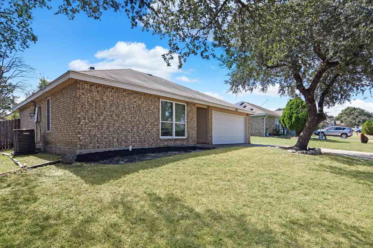 203 Bronc Dr - Photo 3 of 25