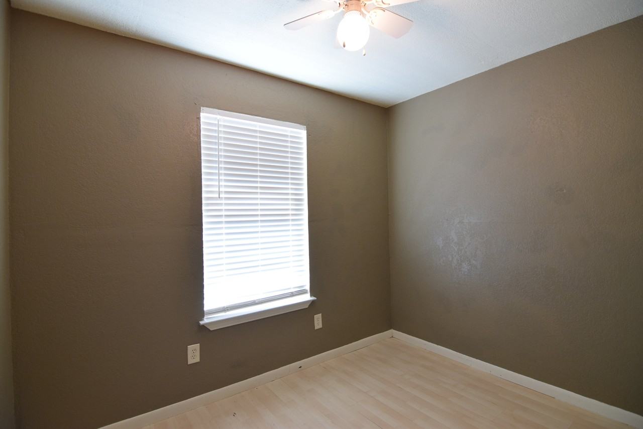 203 Bronc Dr - Photo 6 of 25