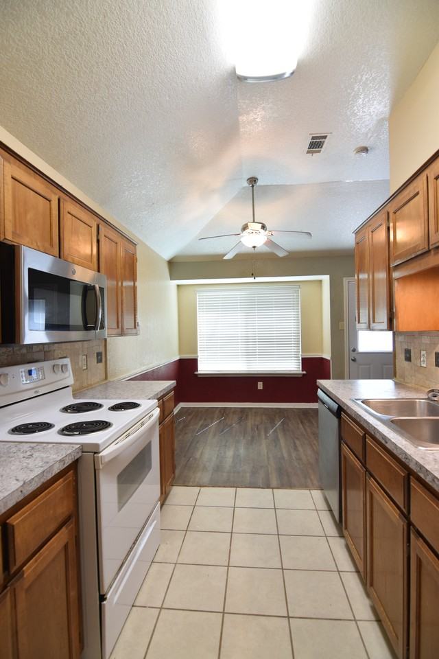 203 Bronc Dr - Photo 7 of 25