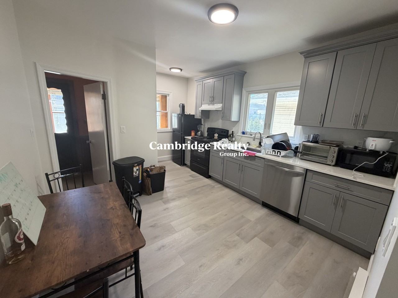 100 W Adams St #T