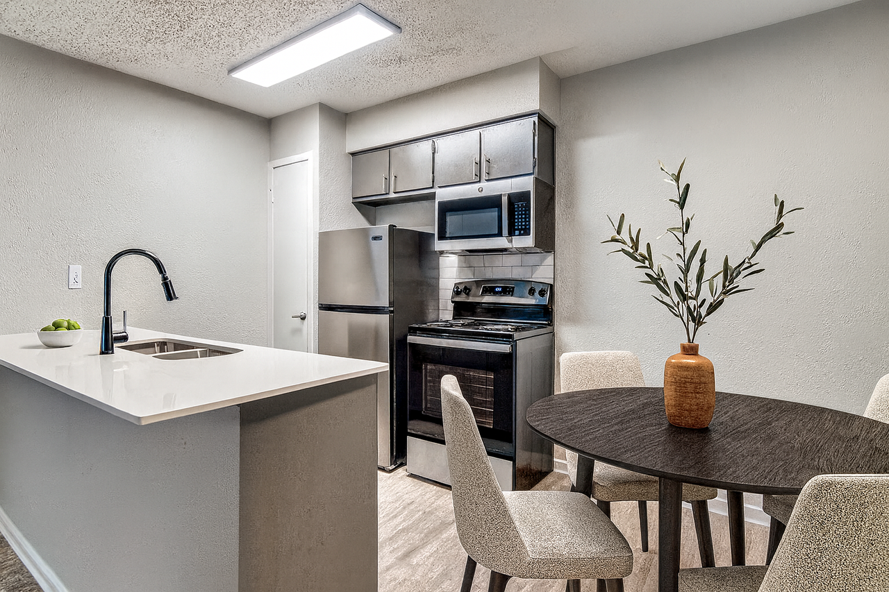 Palmilla Apartments - Photo 3 of 6