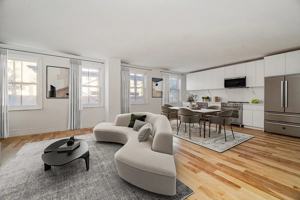 featured image of 557 Hudson St #2
