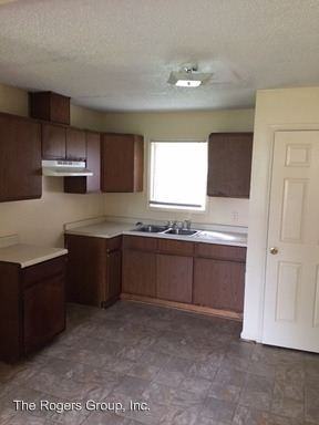 232 Maple Dr - Photo 2 of 4