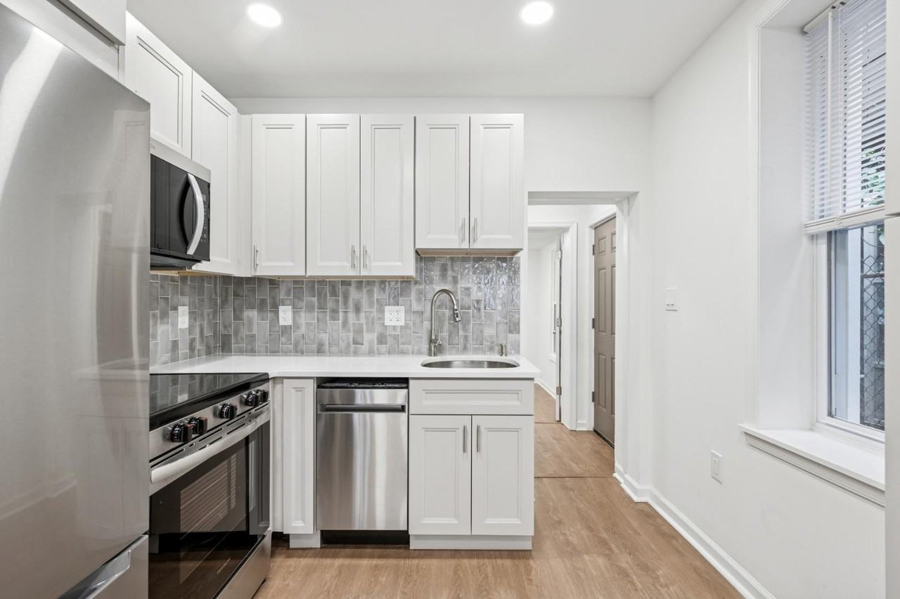 2550 N Sartain St - Photo 3 of 11