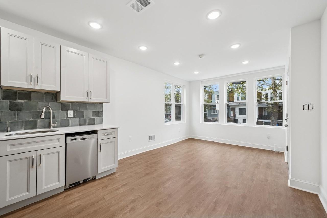 2534 S 61st St - Photo 5 of 21