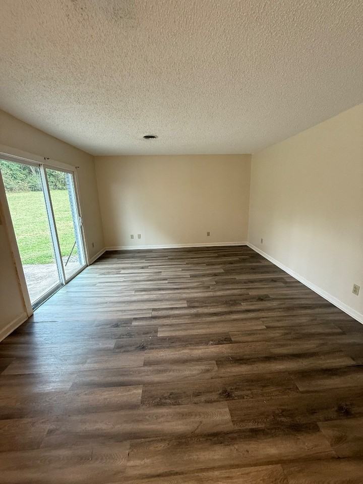 116 Crestview Dr - Photo 2 of 9