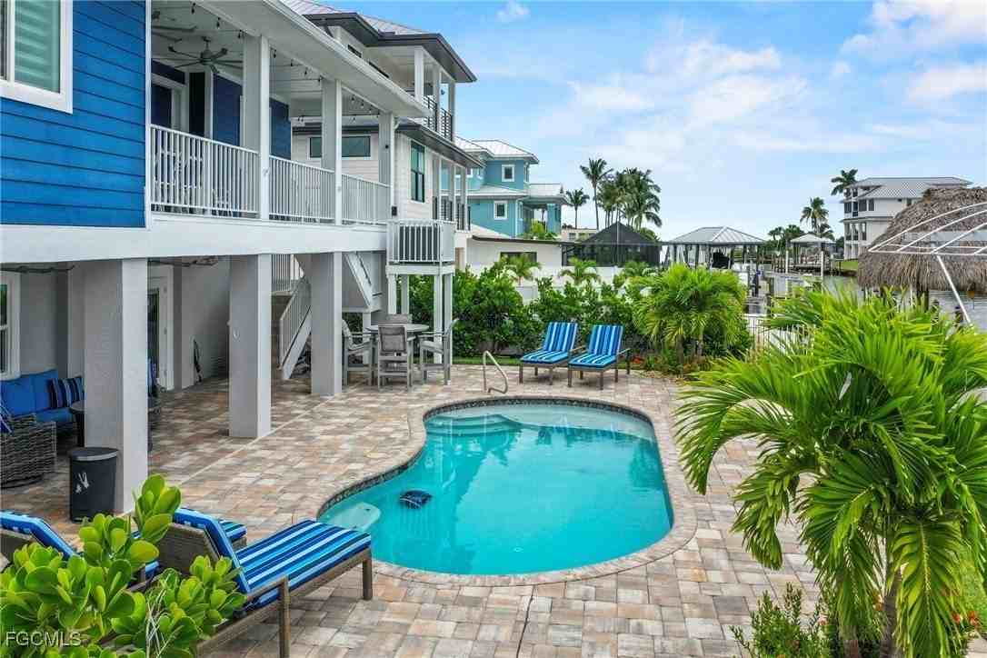 256 Ibis St - Photo 5 of 33