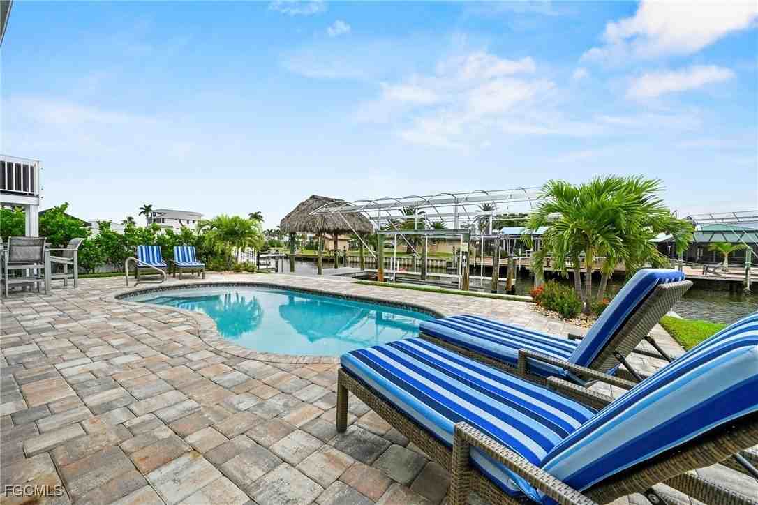 256 Ibis St - Photo 6 of 33