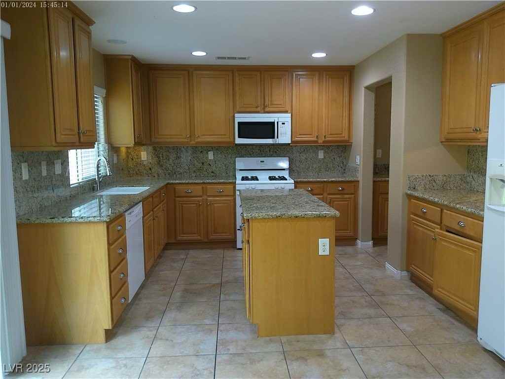 7051 Oakwood Pines Ct - Photo 3 of 23