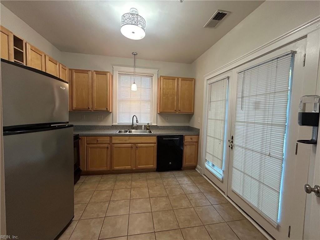 444 E Freemason St #1B - Photo 4 of 13