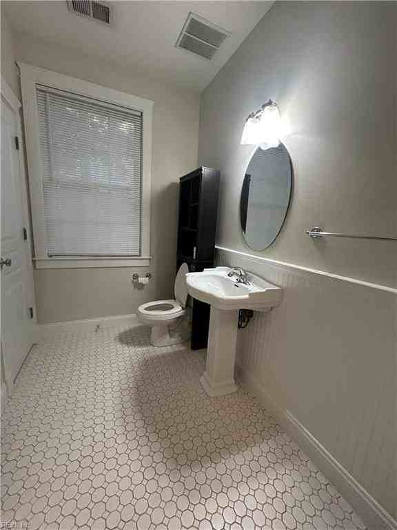 444 E Freemason St #1B - Photo 7 of 13