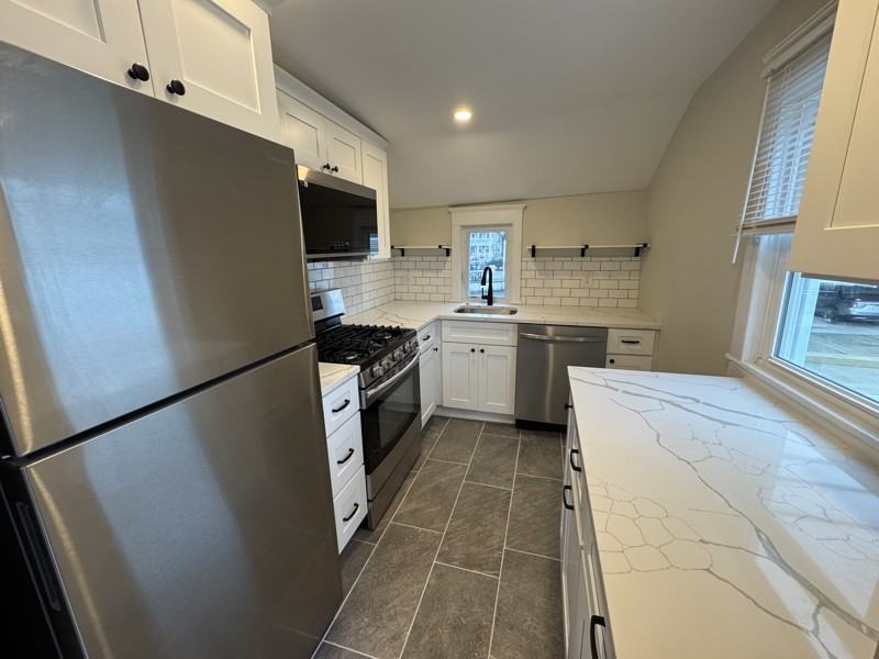 321 Wesley Ave #3 - Photo 7 of 22