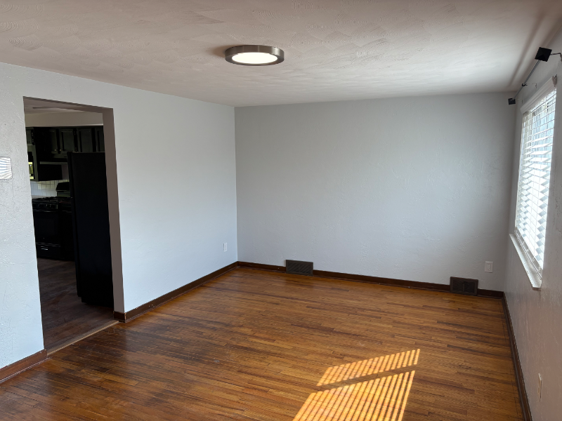 1405 Belasco Ave - Photo 2 of 24