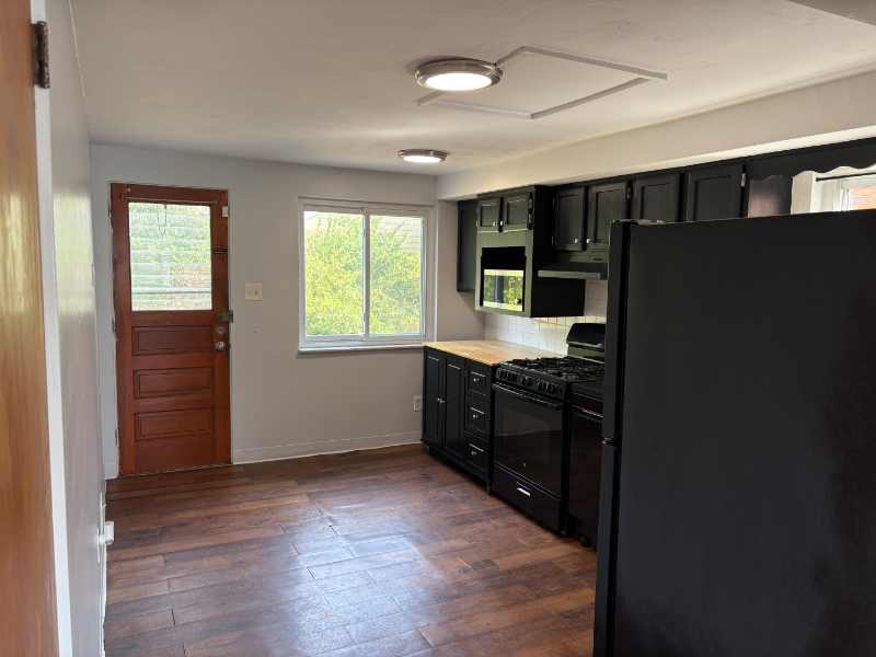 1405 Belasco Ave - Photo 4 of 24