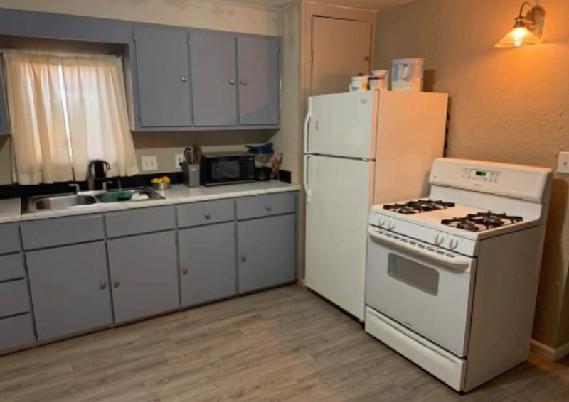 811 W 30th St - Photo 2 of 8