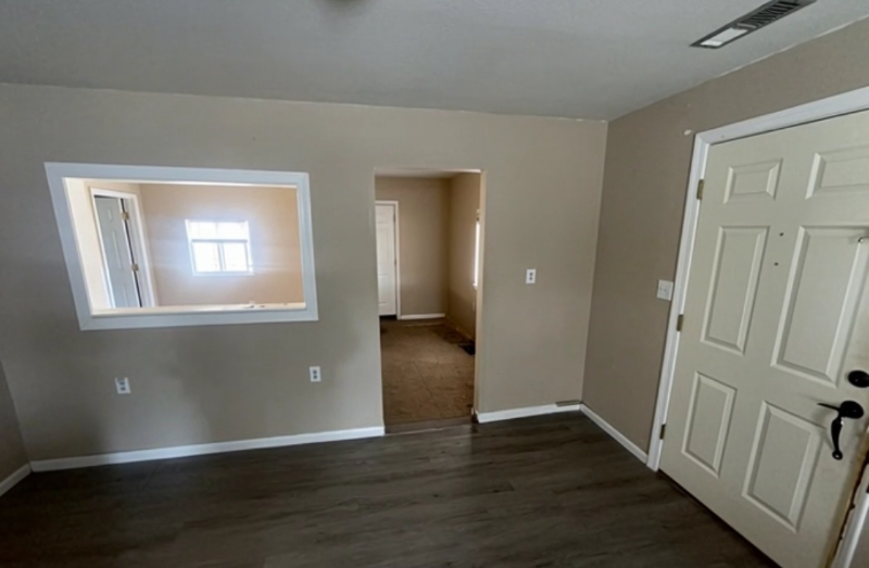 811 W 30th St - Photo 7 of 8