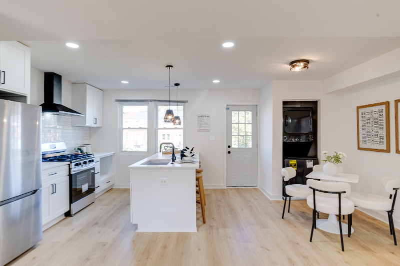 1720 Wadsworth Way - Photo 3 of 20