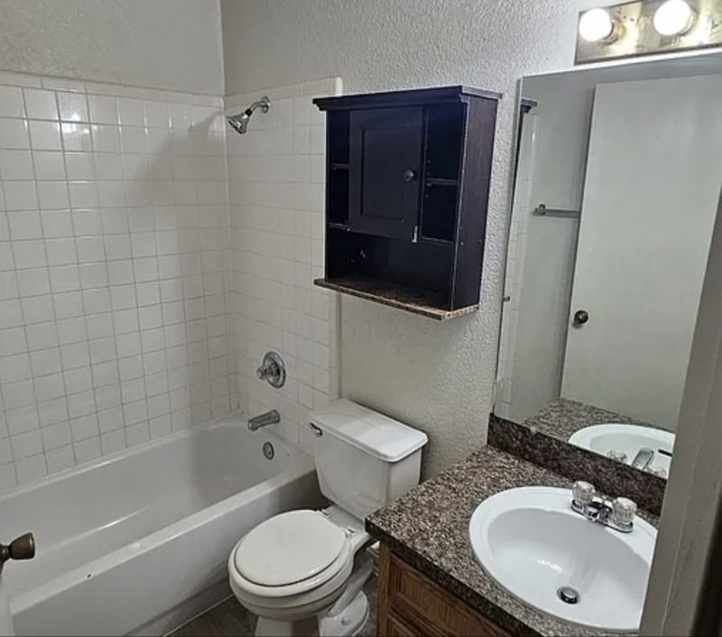 1009 Lansberry Court #B - Photo 4 of 11