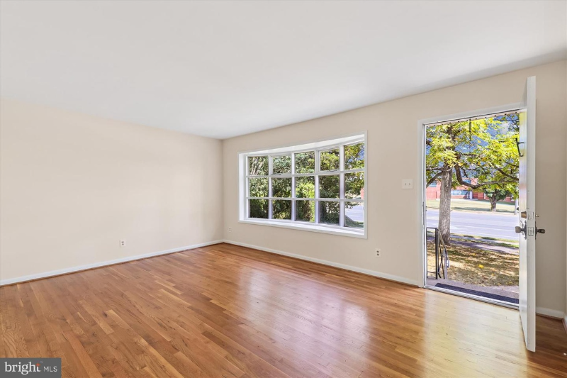 4705 Franconia Rd - Photo 2 of 20