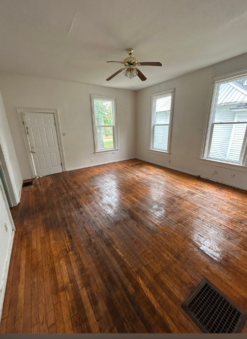 406 N B St - Photo 2 of 10