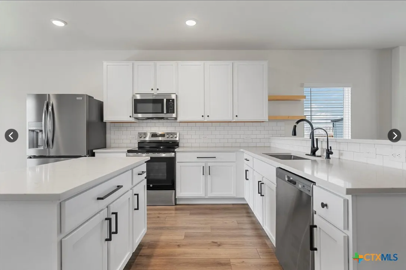 209 Villars Dr - Photo 3 of 15