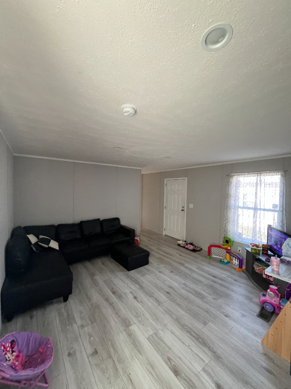 625 Beck Ave #8 - Photo 3 of 10