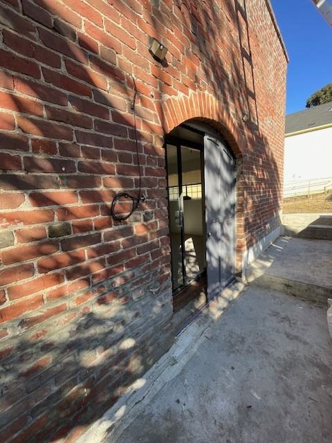 651 Loring Avenue - Photo 2 of 23