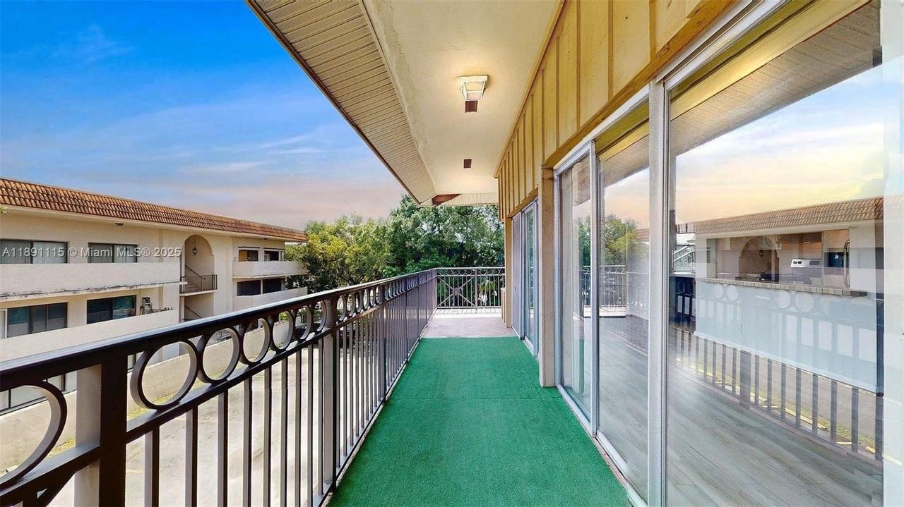 4850 Southwest 63rd Terrace #131 - Photo 2 of 31