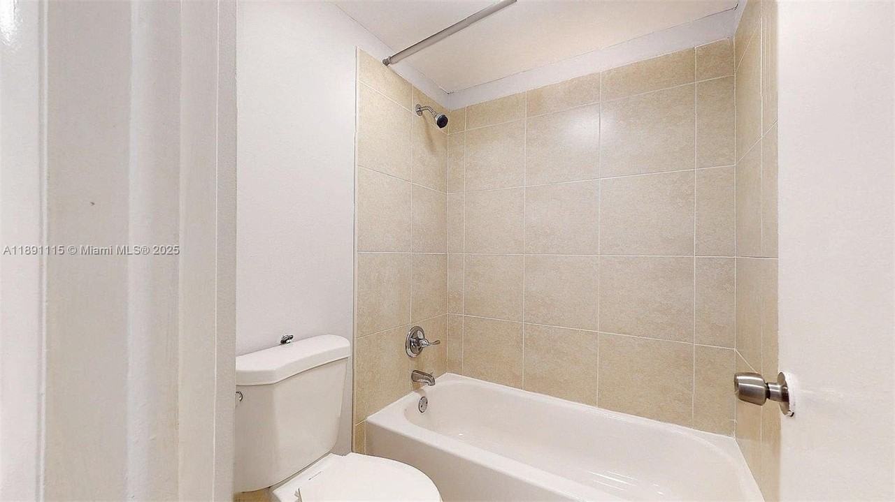 4850 Southwest 63rd Terrace #131 - Photo 4 of 31