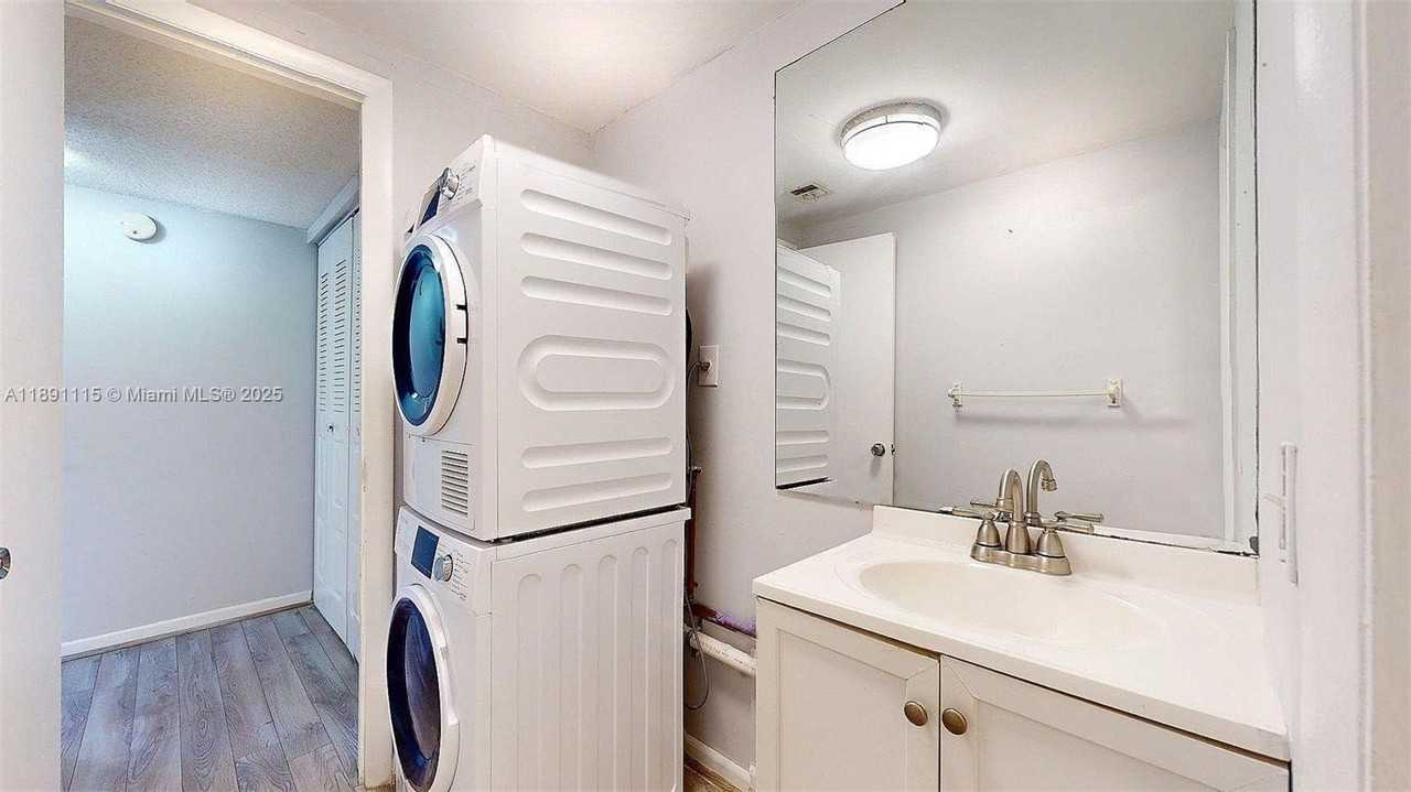 4850 Southwest 63rd Terrace #131 - Photo 6 of 31