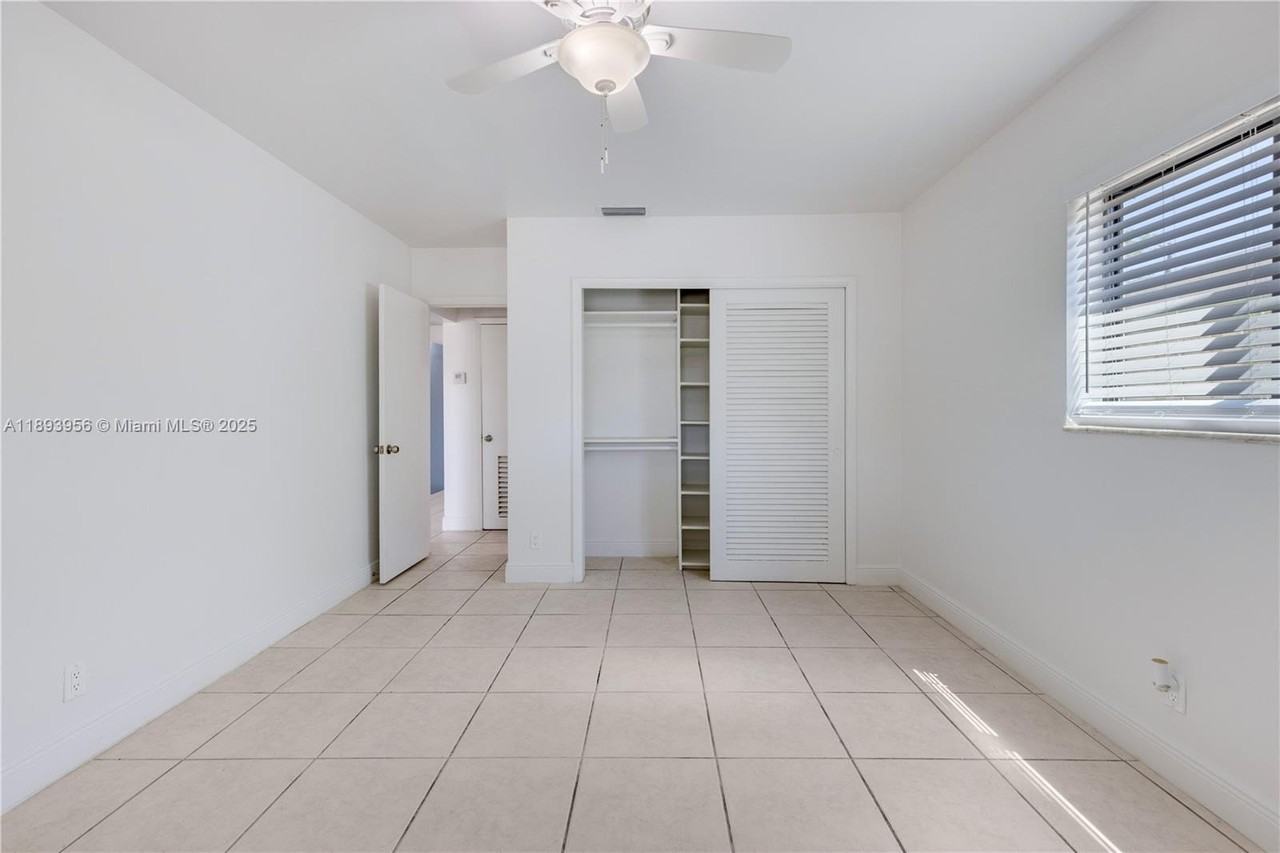 821 Nw 41st St #B - Photo 5 of 17